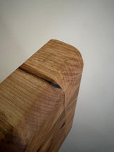 Charger l'image dans la galerie, Planche de cuisine en frêne massif 34 × 24 cm - millimetres.be