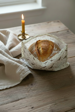 Afbeelding in Gallery-weergave laden, Sac à pain en coton ciré sur la table rustique avec une bougie allumée et un torchon en lin