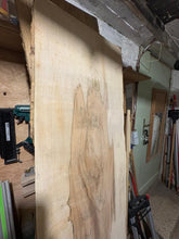 Load image into Gallery viewer, planche brute, bois local