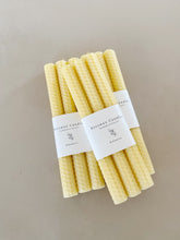 Load image into Gallery viewer, Lot de 3 chandelles en cire d'abeille jaune - millimetres.be