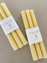 Load image into Gallery viewer, Lot de 3 chandelles en cire d'abeille jaune - millimetres.be