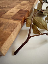 Charger l'image dans la galerie, Planche à découper en frêne massif 46 × 25 cm - millimetres.be