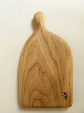 Charger l'image dans la galerie, Planche en bois de charme local, faite à la main à Bruxelles par millimetres.be