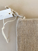 Load image into Gallery viewer, Petite pochette en deux couches de lin - millimetres.be