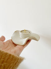 Load image into Gallery viewer, Bougeoir Fleur Chauffe-plats - millimetres.be