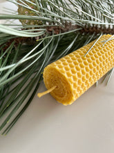 Load image into Gallery viewer, Lot de 4 Bougies  en cire d'abeille - millimetres.be