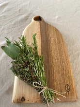 Load image into Gallery viewer, Planche à découper / de présentation en noyer belge - millimetres.be