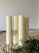 Charger l&#39;image dans la galerie, Bougie de l’Avent – avec ou sans petit cœur
