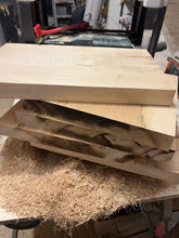 Charger l'image dans la galerie, Planche à découper en frêne massif 46 × 25 cm
