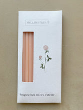 Charger l'image dans la galerie, Bougies fines rose poudré dans une jolie boite recyclé
