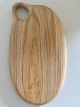 Charger l'image dans la galerie, Planche artisanale en bois de charme - millimetres.be
