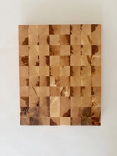 Charger l'image dans la galerie, Planche à découper en frêne 34 × 27,5 cm
