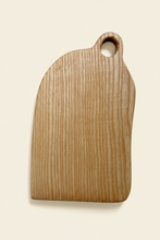 Charger l'image dans la galerie, Planche apéro faite main en bois de frêne par millimetres.be
