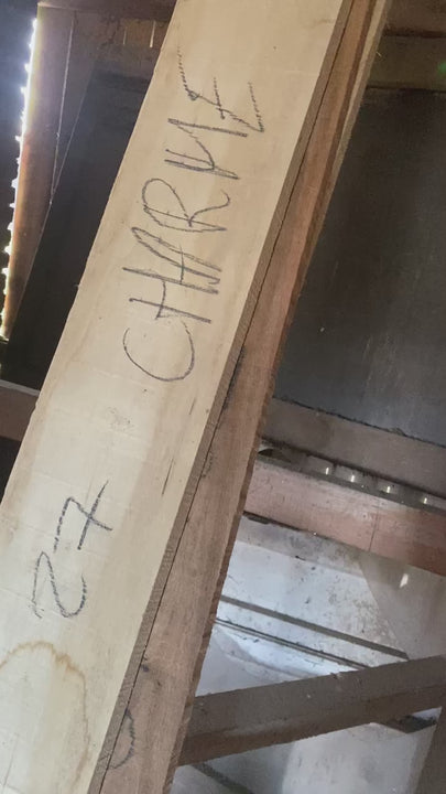 Nous utilisons le bois local pour nos planches de cuisine